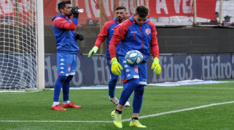 Marcos Peano tendría una contractura y no  podría estar en el Clásico