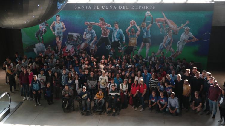 La provincia entregó apoyos económicos a 700 deportistas y entrenadores 