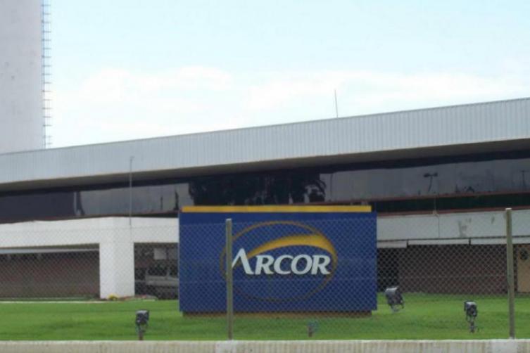 Por la crisis, Arcor adelanta vacaciones a 2.500 empleados