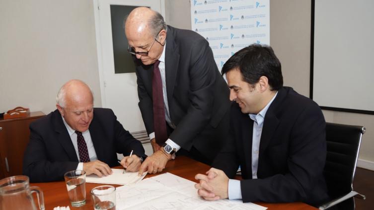 Lifschitz firmó la transferencia de los terrenos del aeropuerto de Santa Fe 