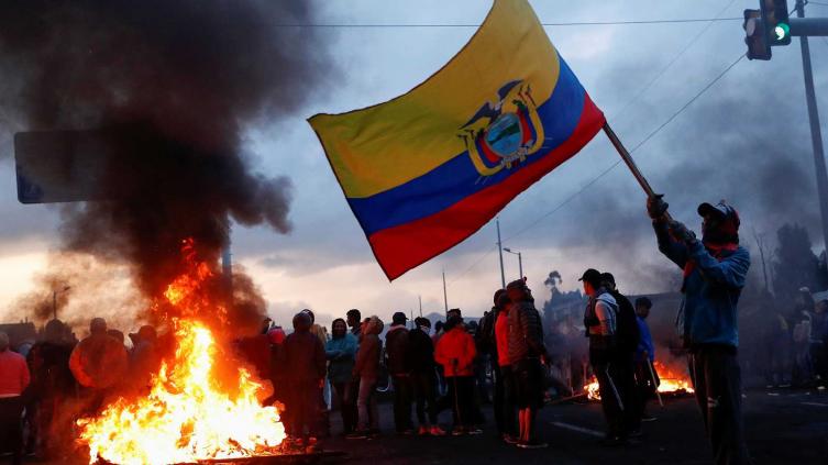 Manifestantes tomaron de rehenes a policías tras la represión