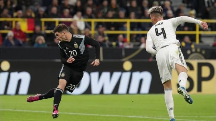 Scaloni tiene en mente cinco variantes para el amistoso de Argentina ante Ecuador