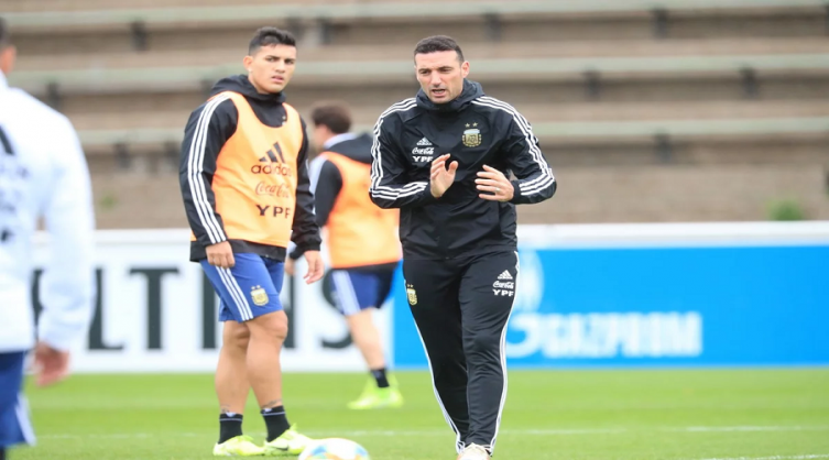 Lionel Scaloni avisó que se terminan las pruebas y que convocará a Messi y Agüero