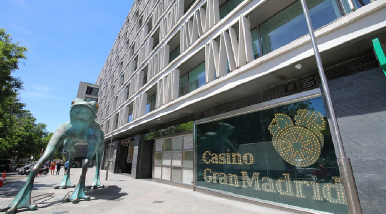 España: “plaga” de las casas de apuestas y la ludopatía entre los jóvenes