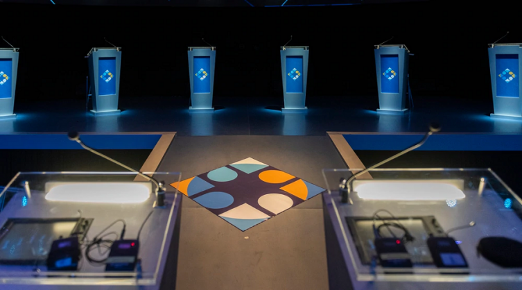 Los candidatos presidenciales se medirán esta noche en el primer debate y la campaña entra en su recta final