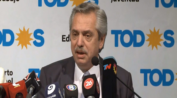 Alberto Fernández: “Dujovne, apenas llegó, sacó la única norma que restringía el juego de los capitales golondrina”