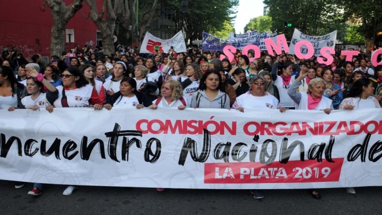 Más de 200.000 mujeres marcharon por el centro de La Plata