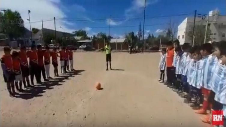 Atacaron a tiros a chicos en un partido de fútbol en Neuquén