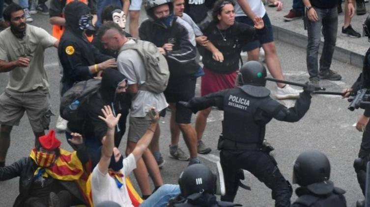 Protestas en Barcelona tras la condena a los líderes separatistas