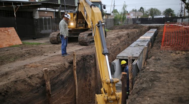 Convocan a funcionarios por la obra del Desagüe Espora