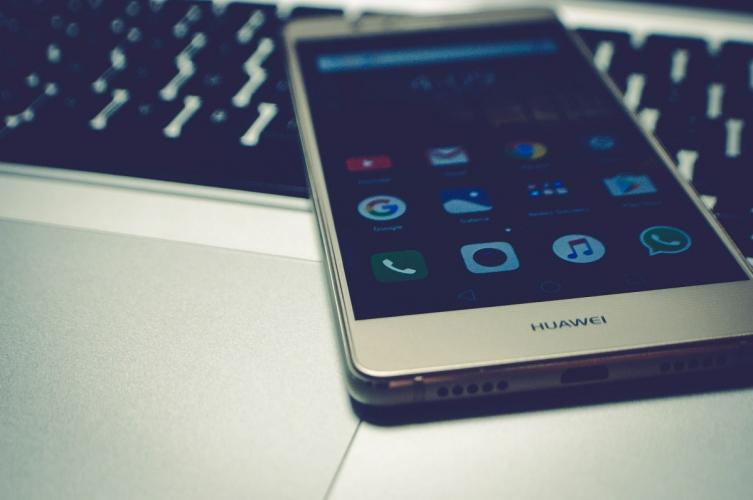 Pese al bloqueo de EEUU los ingresos de Huawei crecieron más del 24%