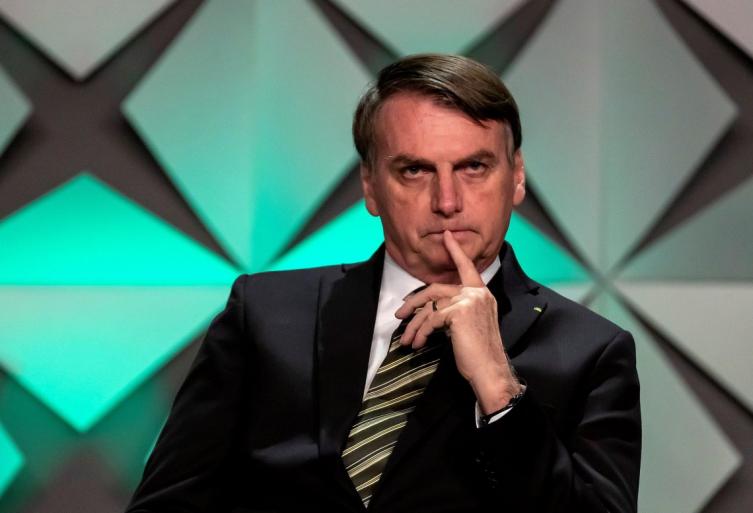 El jefe del bloque de diputados oficialistas acusa a Bolsonaro de comprar votos