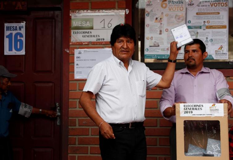 Unos 7,3 millones de bolivianos eligen este domingo presidente