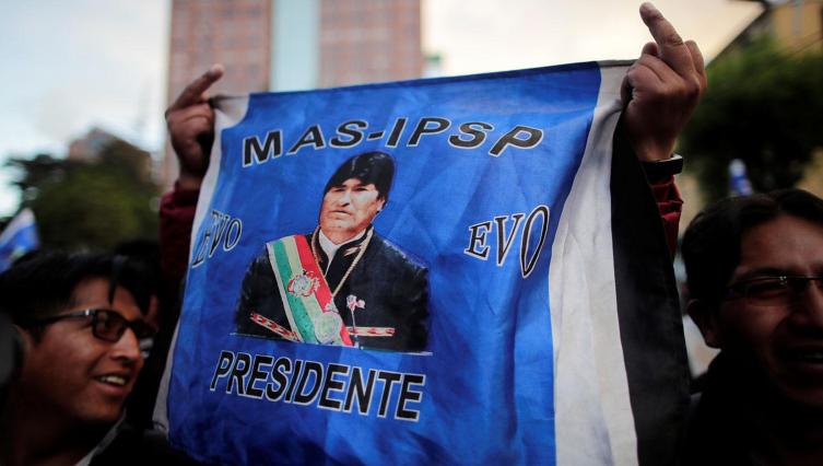 Morales se proclama ganador y denuncia un 