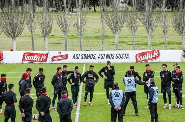 ¿Lavallén guarda o arriesga a todos ante River?