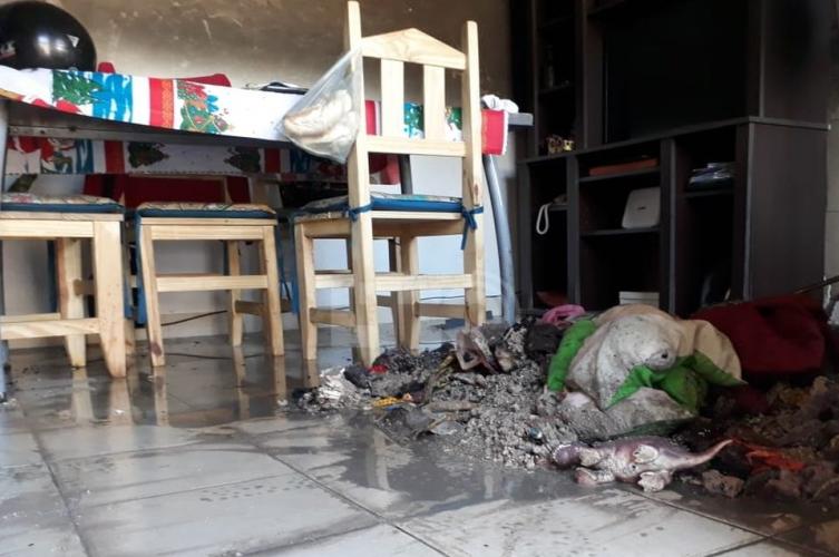 Tiene 7 años, prendió un sahumerio y se incendió la casa