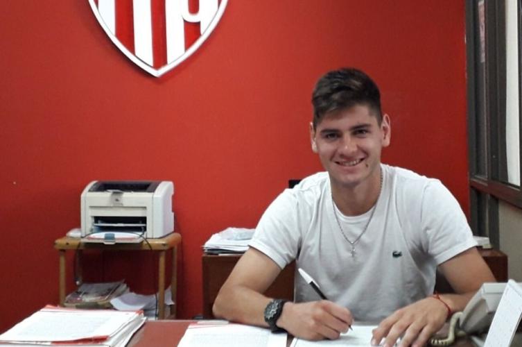 Gastón Comas extendió su contrato en Unión