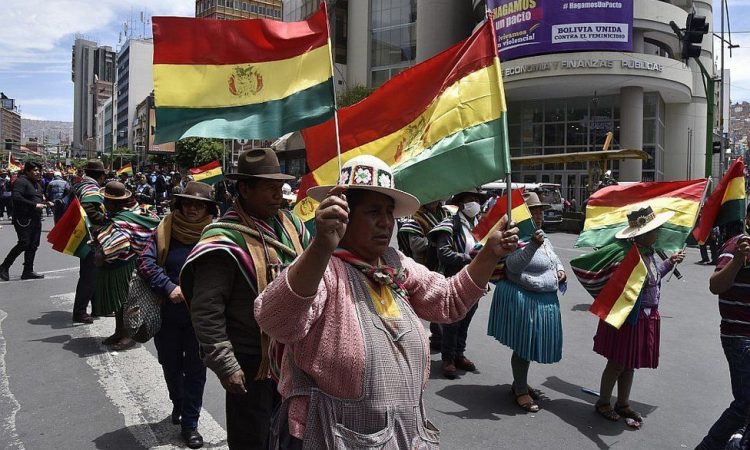 Caos en Bolivia por protestas a favor y en contra de Evo Morales