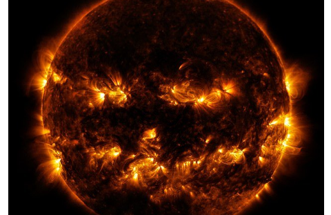 La NASA publicó una imagen del sol con un gran parecido a una calabaza de Halloween