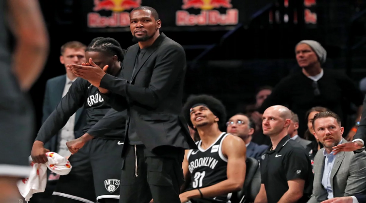Kevin Durant quiere retirarse cerca de Lionel Messi