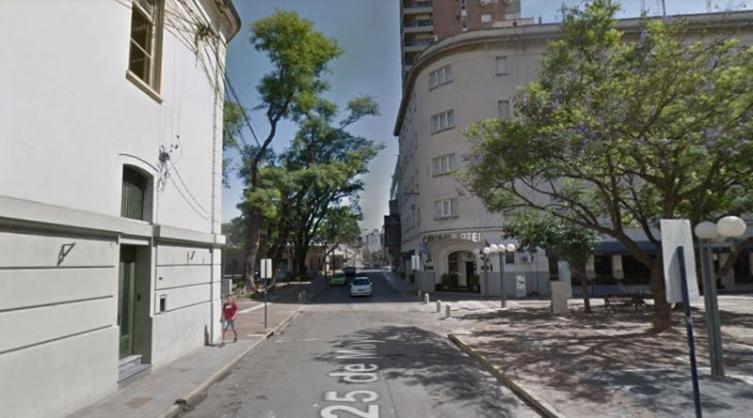 Dos motociclistas heridos al derrapar en pleno centro de la ciudad