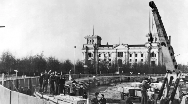 A 30 años: por qué se construyó el Muro de Berlín y qué significó para la Guerra Fría