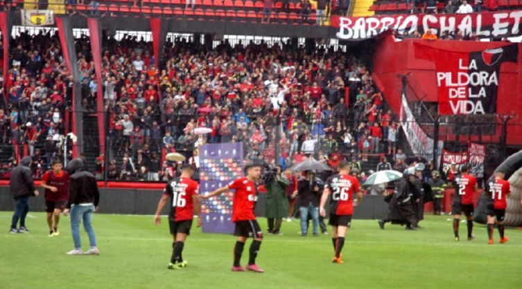 Los hinchas de Colón cantaron con el corazón soñando con ganar la Copa Sudamericana