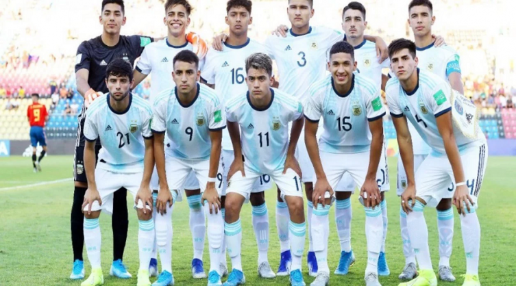 Mundial Sub 17: Argentina le ganó a Tayikistán, pero no le alcanzó para quedar primero en su grupo y espera rival