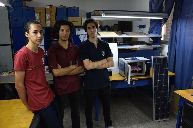 Estudiantes de la Escuela Avellaneda crearon una incubadora avícola solar