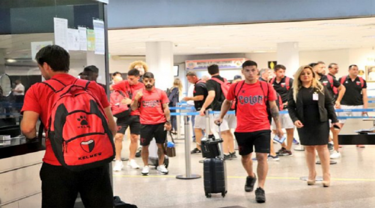 Llegó Colón a Asunción a la espera de la histórica final de la Sudamericana