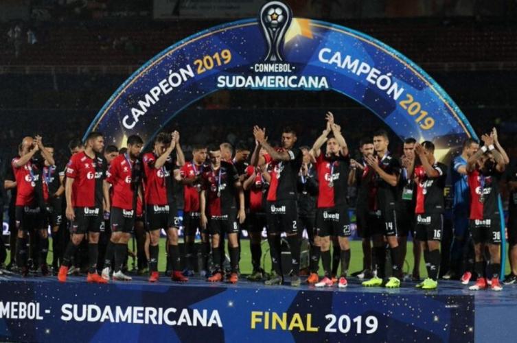 Así fue la premiación de Colón como subcampeón de la Sudamericana