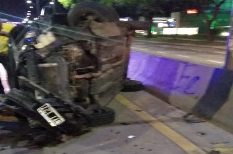 Accidente y vuelco en Alem: un herido grave