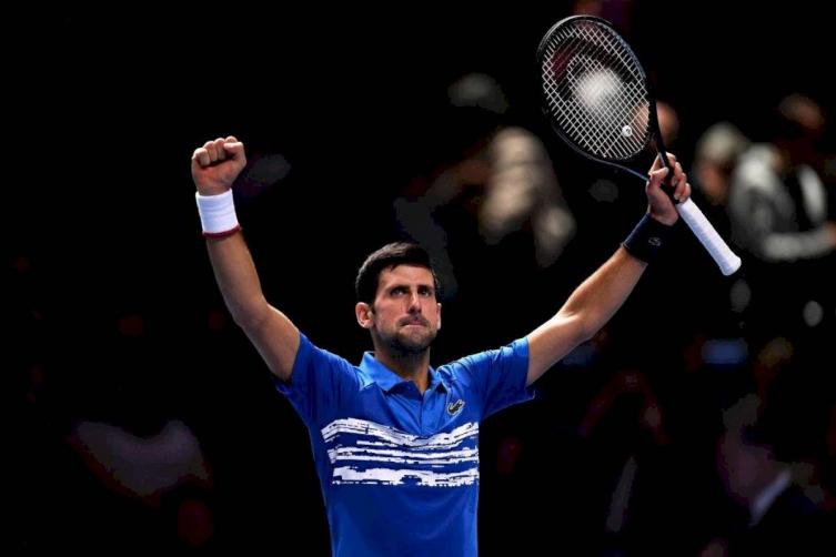 Las dos caras del Masters: Novak Djokovic tuvo un debut aplastante y Roger Federer perdió en dos sets