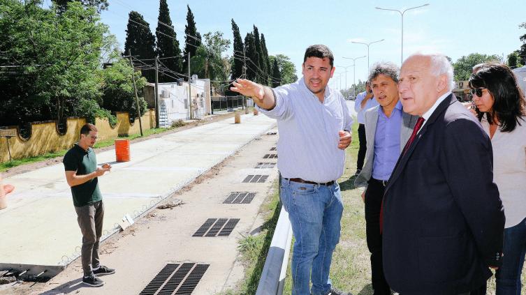 Lifschitz recorrió las obras viales e hídricas
