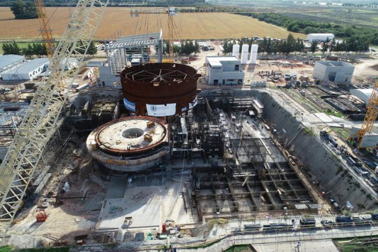 Techint paró las obras en Atucha y suspendió a 500 operarios