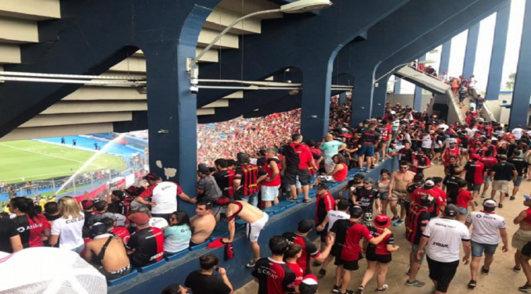 Los hinchas de Colón en La Nueva Olla pudieron correr peligro