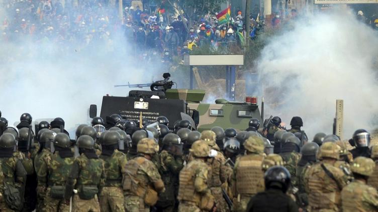 8 muertos por la represión en una marcha a favor de Morales