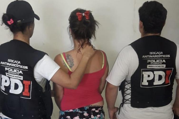 Detuvieron a una mujer con pedido de captura por vender drogas