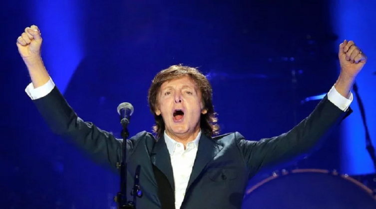 Paul McCartney sorprendió con dos nuevas canciones
