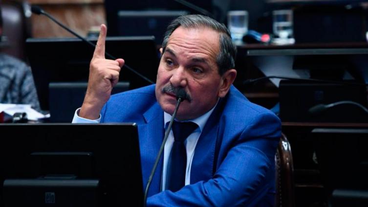 Alperovich pidió licencia en el Senado