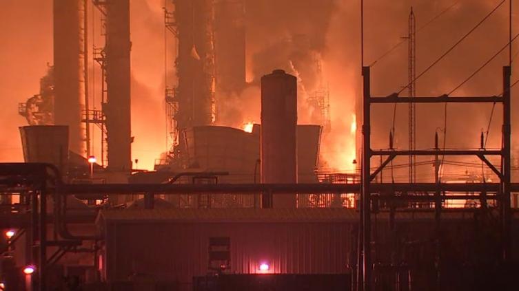 Explosión e incendio en una planta de productos químicos en Texas