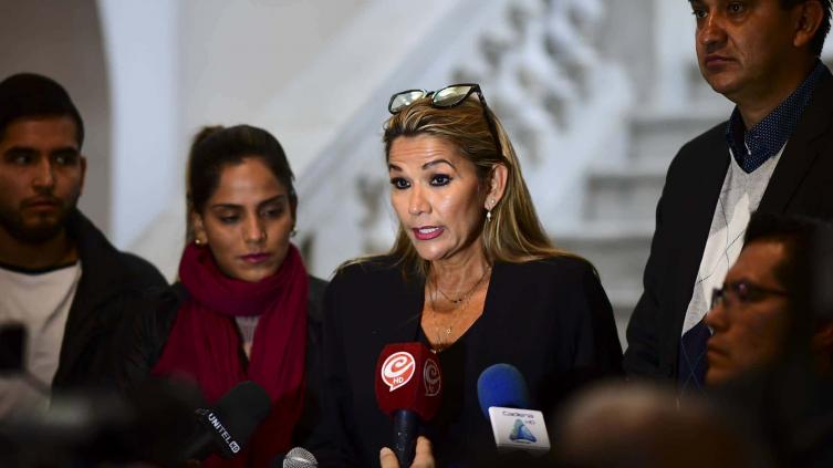 Áñez anuló el decreto que eximía a militares de responsabilidad durante la represión