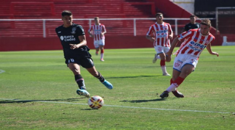 La Reserva de Unión goleó a la de Huracán
