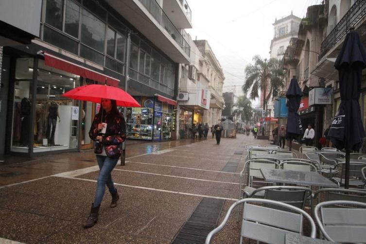 Rige un alerta por tormentas fuertes
