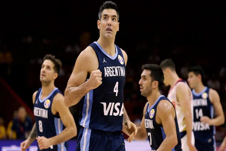 Luis Scola sigue jugando (ahora en Milán)