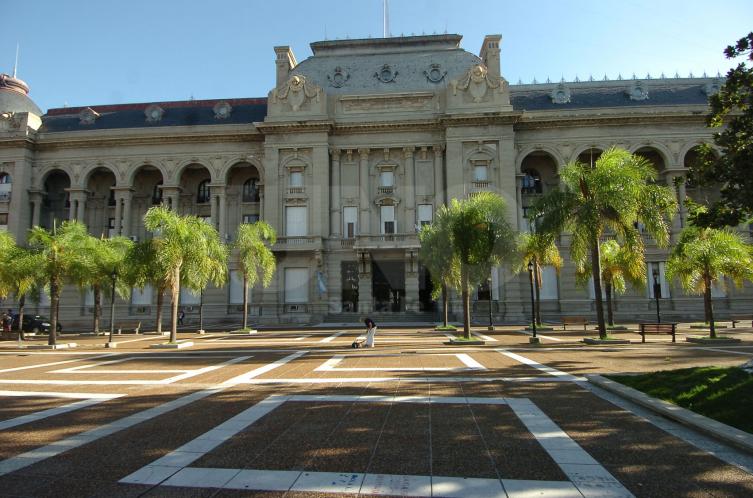 Por la asunción de Perotti, hay asueto administrativo desde el mediodía