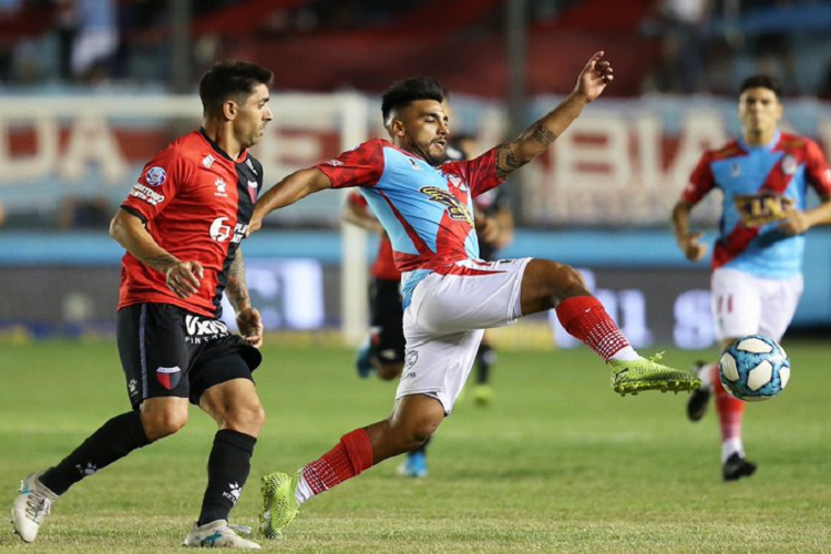 Colón sigue sumando números negativos en la Superliga: perdió ante Arsenal 2 a 1