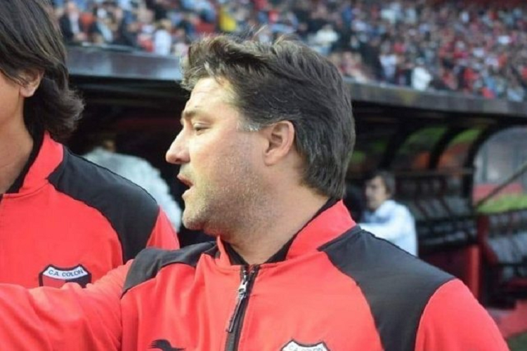 Bonaveri bancó a los jugadores tras la derrota de Colón ante Arsenal