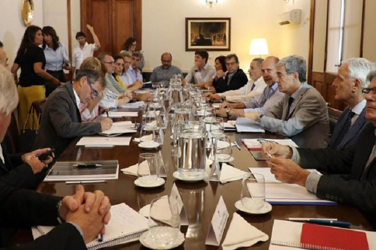 El gobernador Omar Perotti tuvo la primera reunión de gabinete