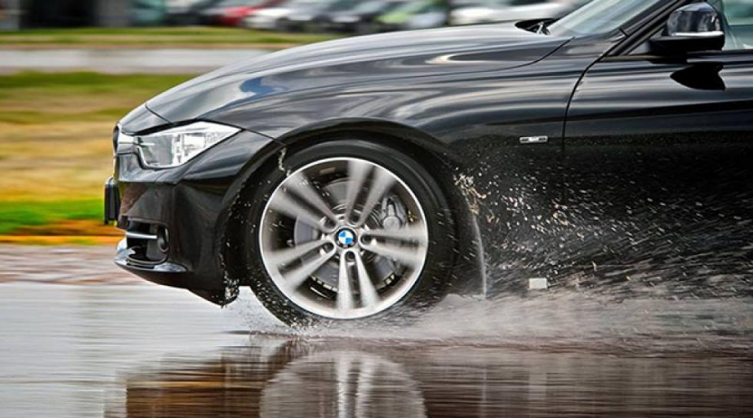Cinco consejos para conducir con lluvia de forma segura